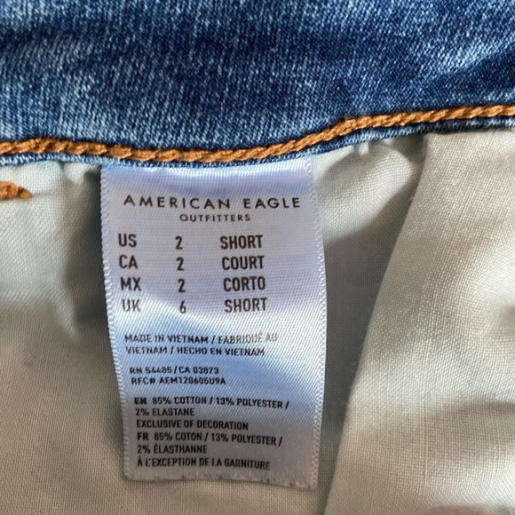 American Eagle Ripped Jeans - Picture 4 of 5